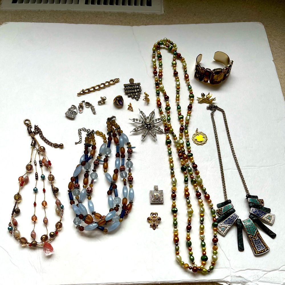 Vintage Jewelry - 19 pieces